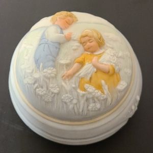 Avon 1985 Golden Dreams Porcelain Music Box